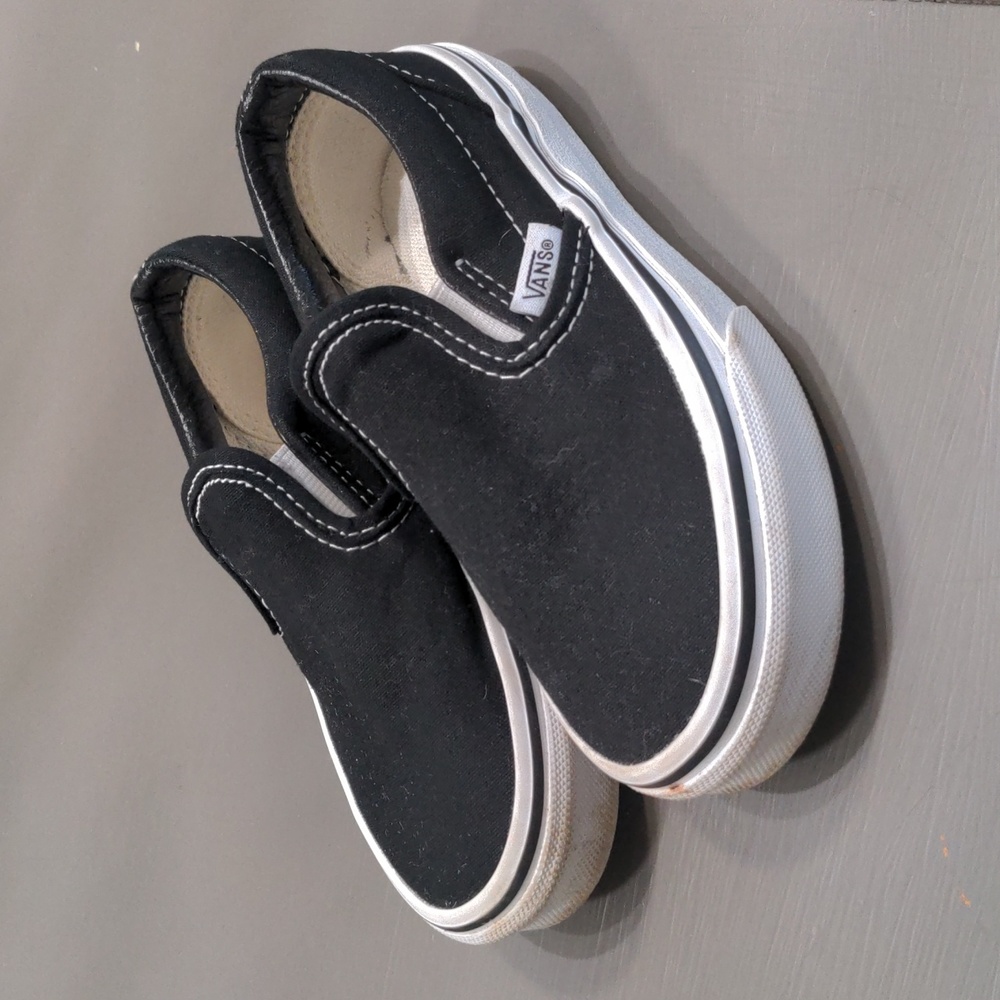 Vans toddler boys "youth" size 11 Classic Black and White Slip-on Low Top Shoes